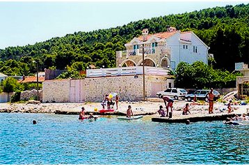 Croazia Privát Slatine, Esterno
